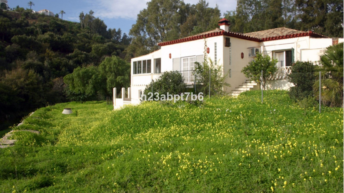 2 Slaapk., 2 Badk. - Villa te koop in Los Almendros, Benahavis