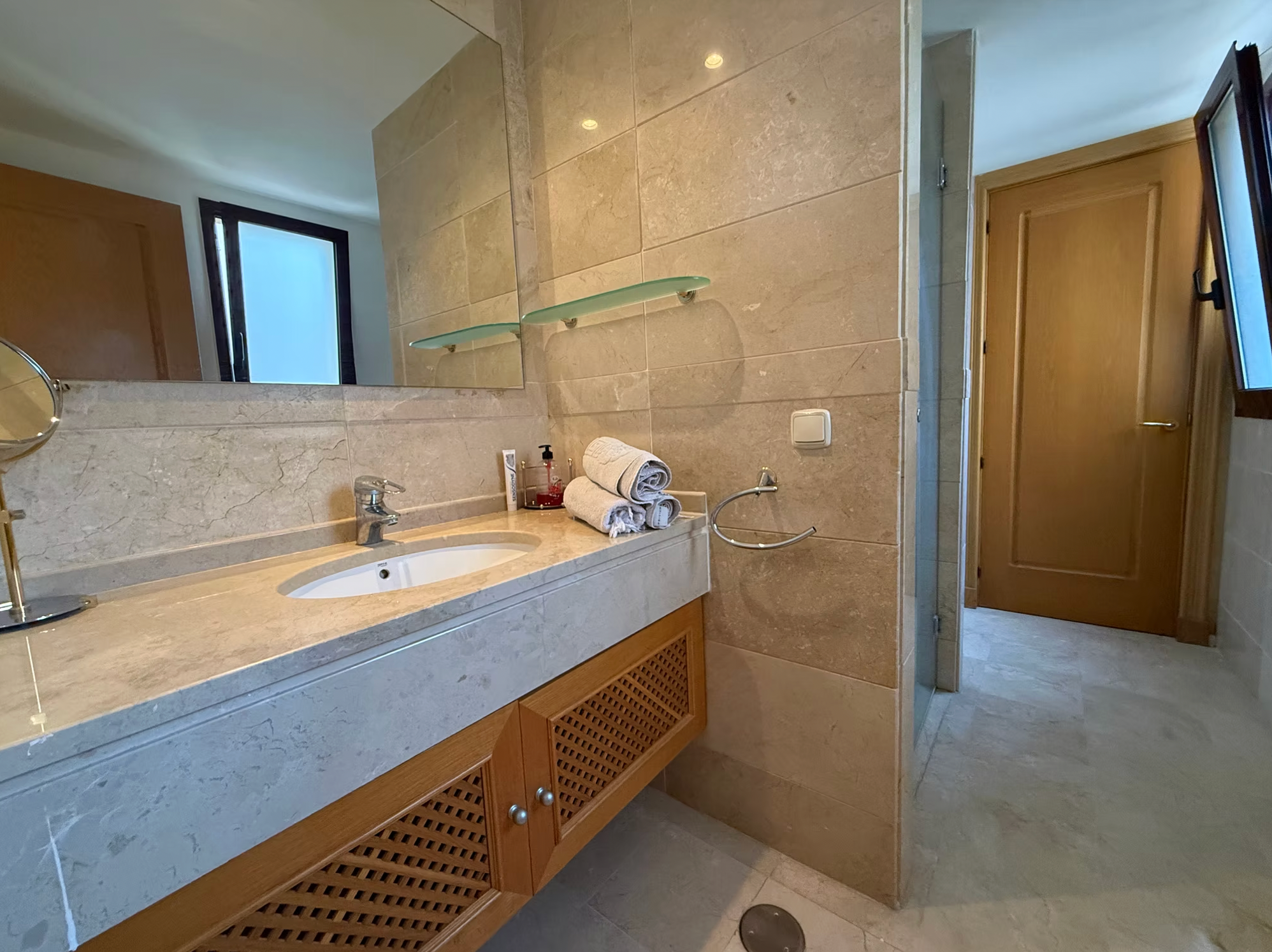Ático de 3 Dormitorios y 3 Baños en alquiler en Estepona