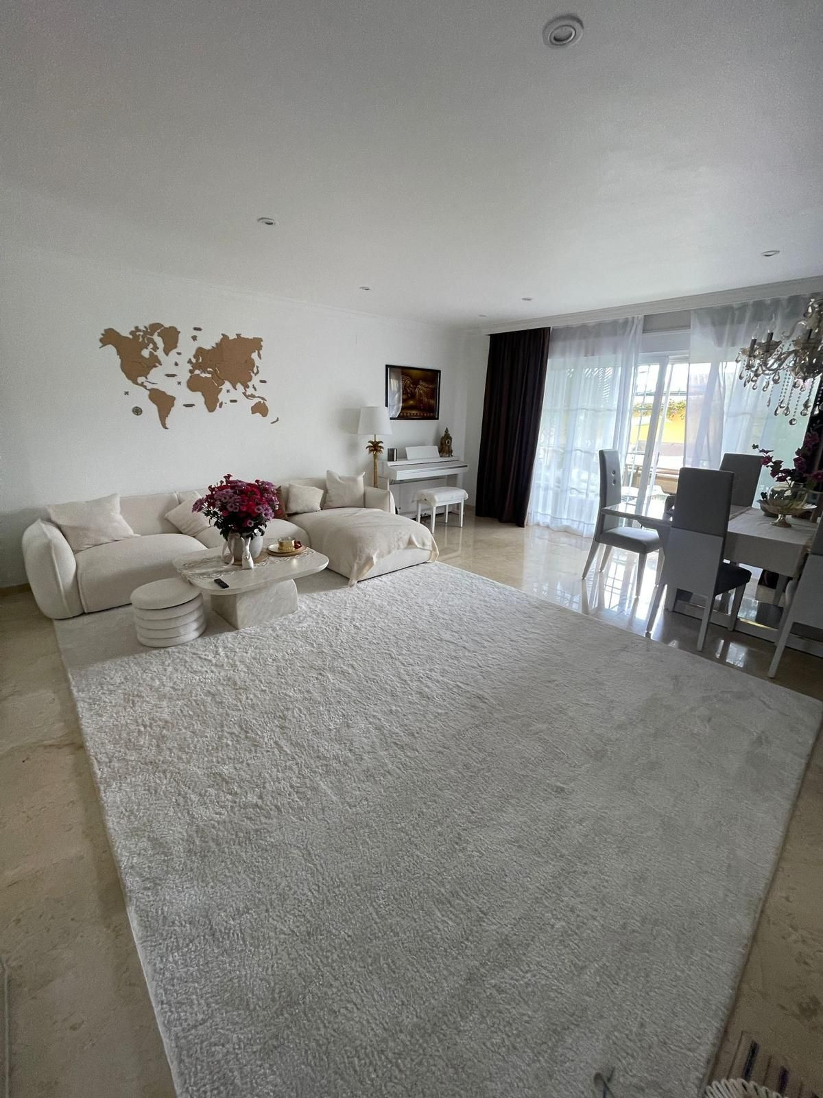 Casa Adosada de 4 Dormitorios en venta en Calahonda
