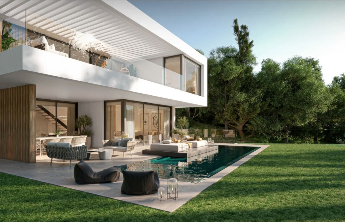 Casa de 5 Dormitorios y 5 Baños en venta en Nueva Milla de Oro, Estepona