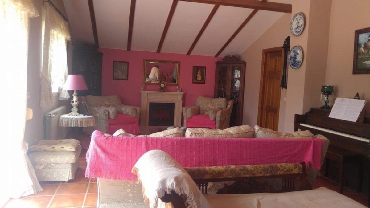Finca de 4 Dormitorios en venta en El Burgo