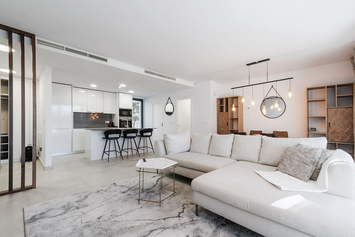 Ático de 3 Dormitorios y 4 Baños en venta en La Quinta, Benahavís