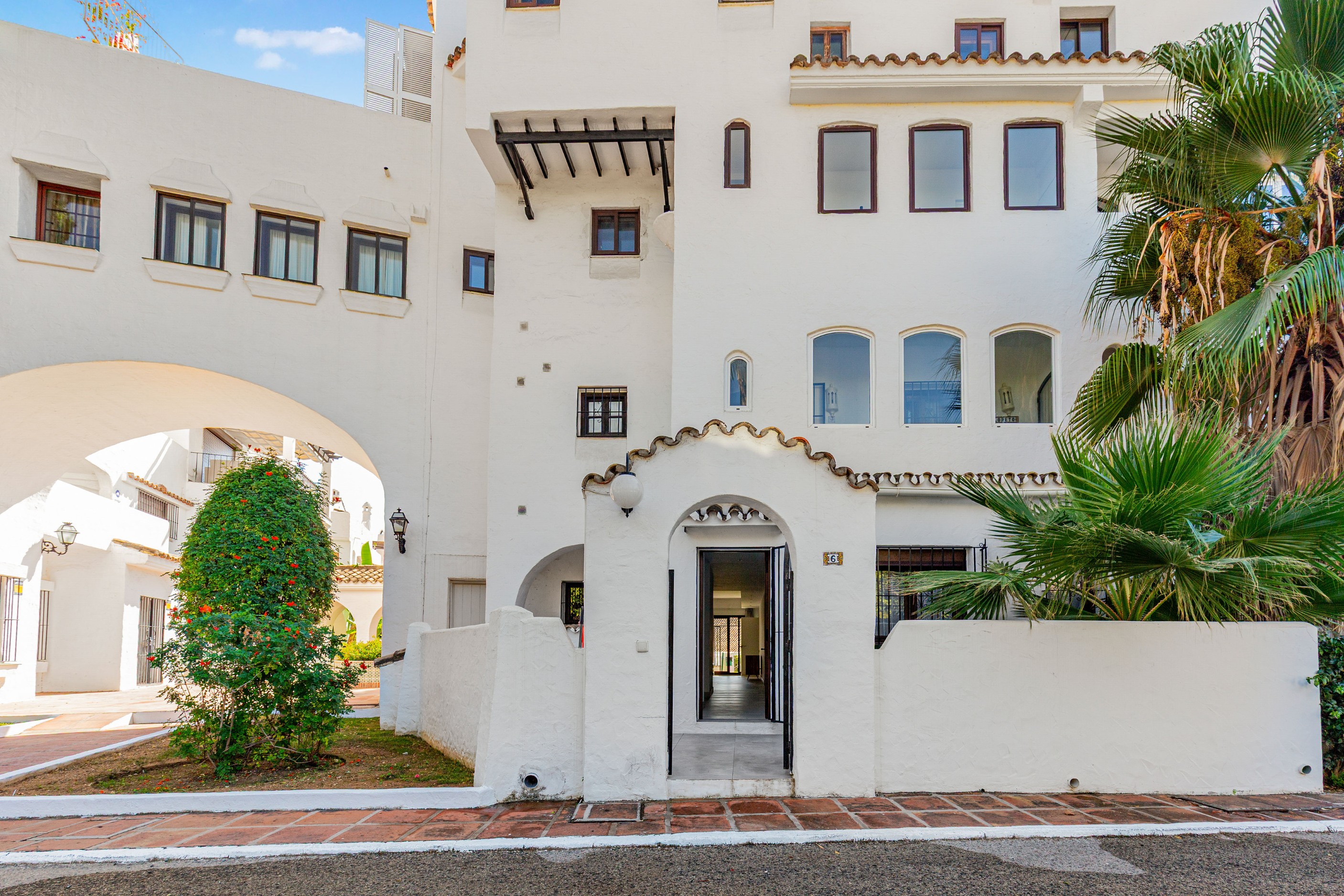 Piso de 4 Dormitorios y 3 Baños en venta en Nueva Andalucía, Marbella