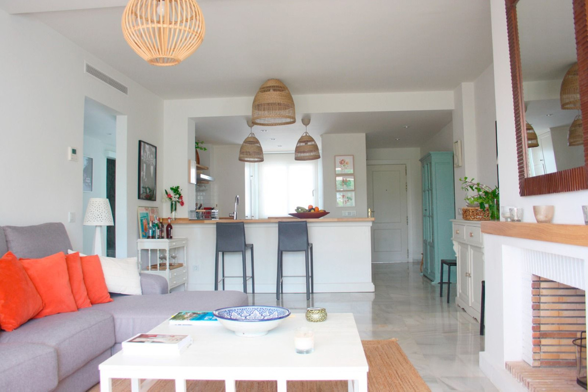 Piso de 2 Dormitorios en venta en Nagüeles, Marbella