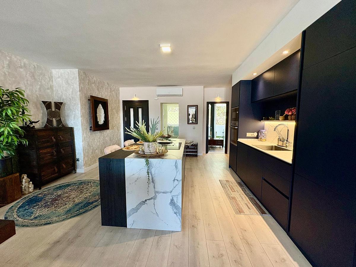 Piso de 2 Dormitorios y 2 Baños en venta en Benahavís