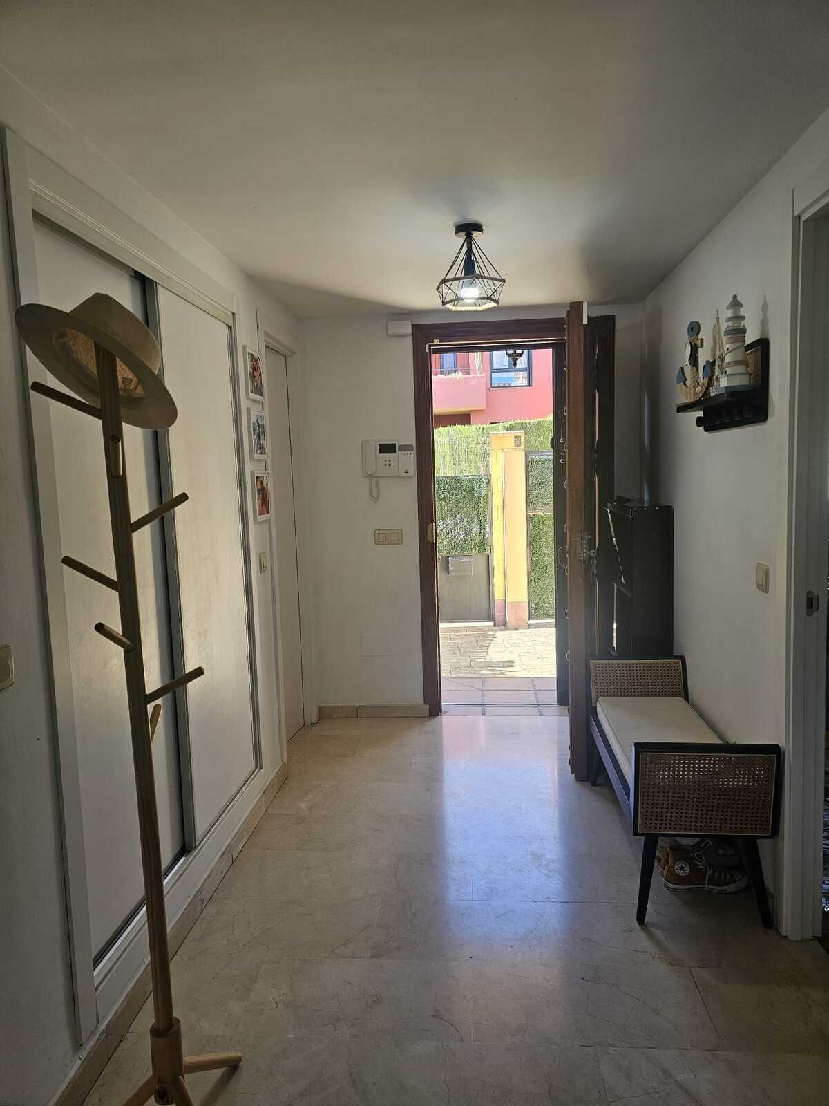 Casa Adosada de 3 Dormitorios y 3 Baños en venta en Estepona