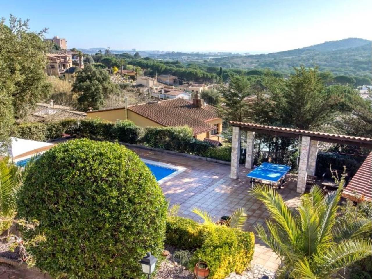 Casa Adosada de 4 Dormitorios y 2 Baños en venta en Calonge