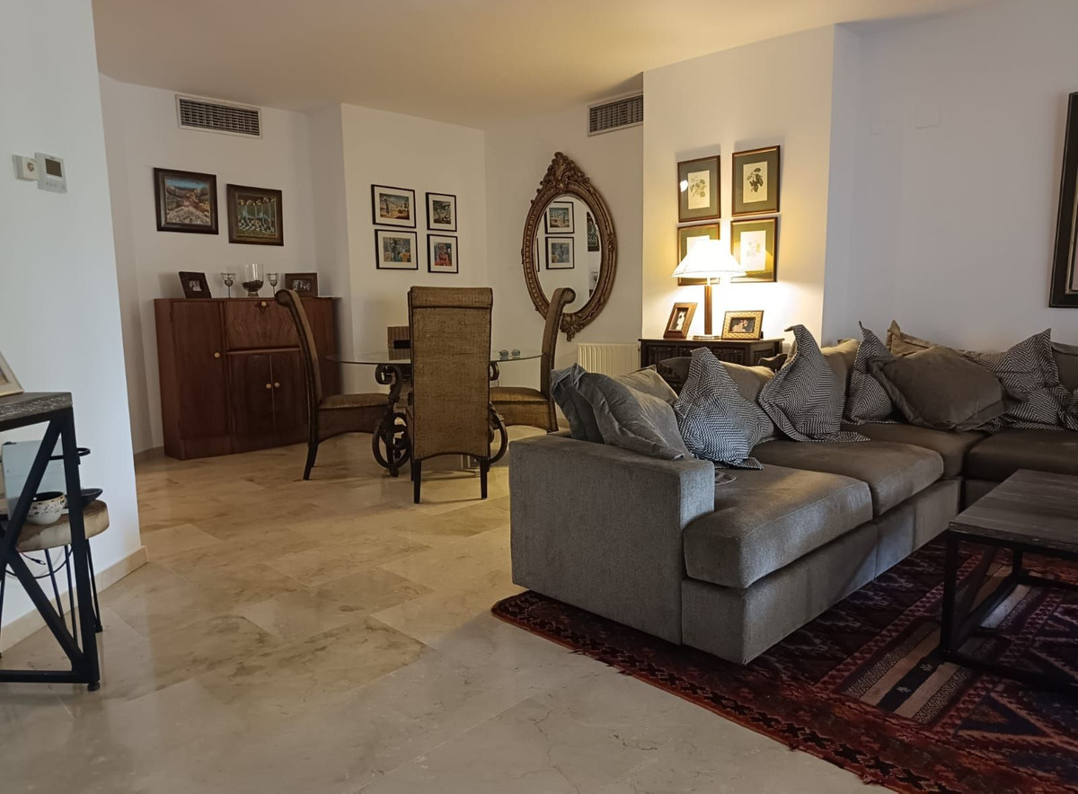 Piso de 3 Dormitorios en venta en Guadalmina Alta, San Pedro de Alcántara