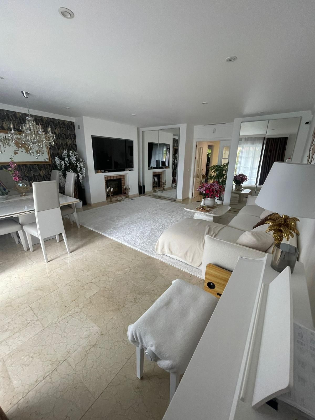 Casa Adosada de 4 Dormitorios en venta en Calahonda