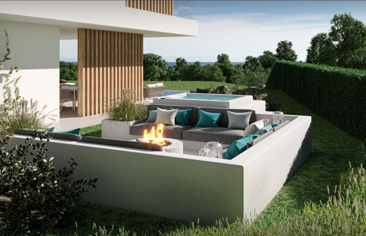 Casa de 5 Dormitorios y 5 Baños en venta en Nueva Milla de Oro, Estepona