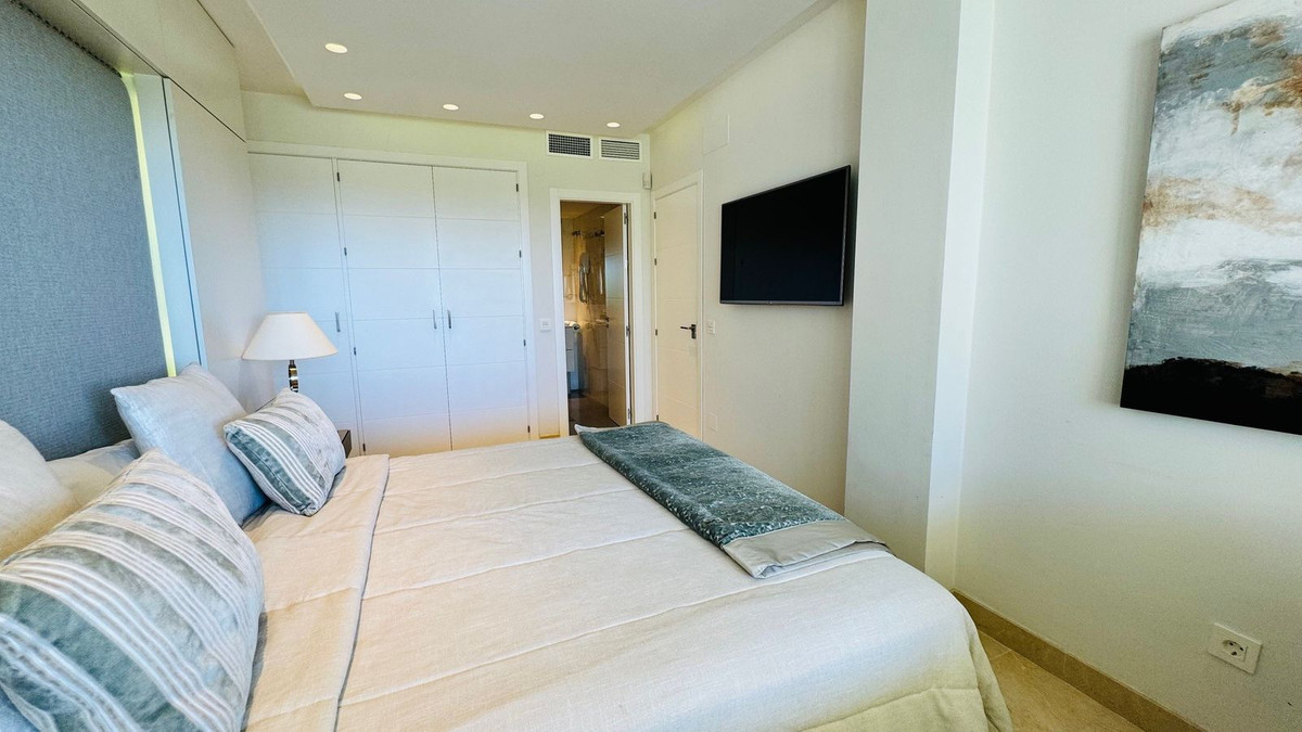 Piso de 2 Dormitorios en venta en Elviria, Marbella