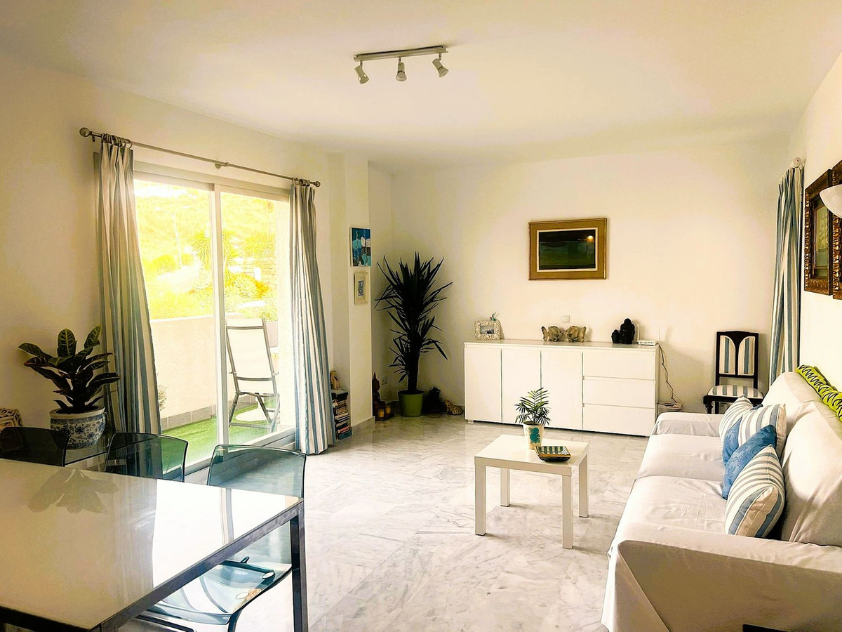 Piso de 2 Dormitorios en venta en Riviera del Sol, Mijas