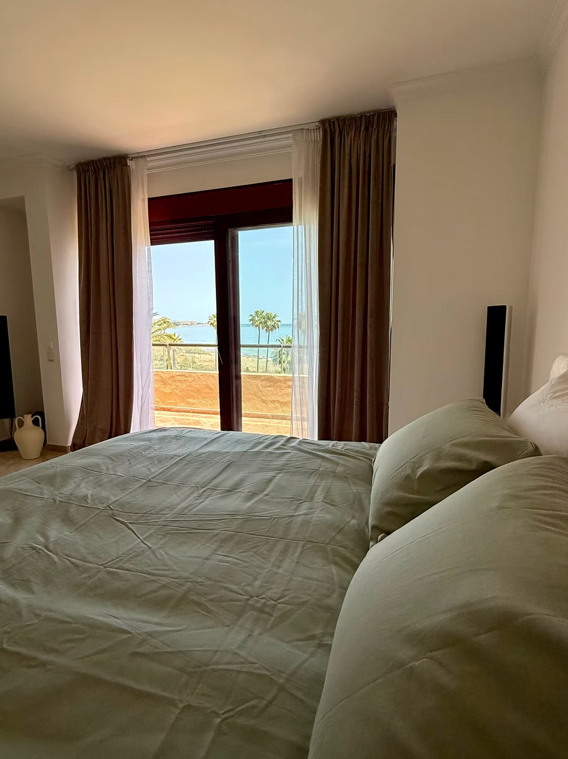Ático de 3 Dormitorios y 3 Baños en alquiler en Estepona