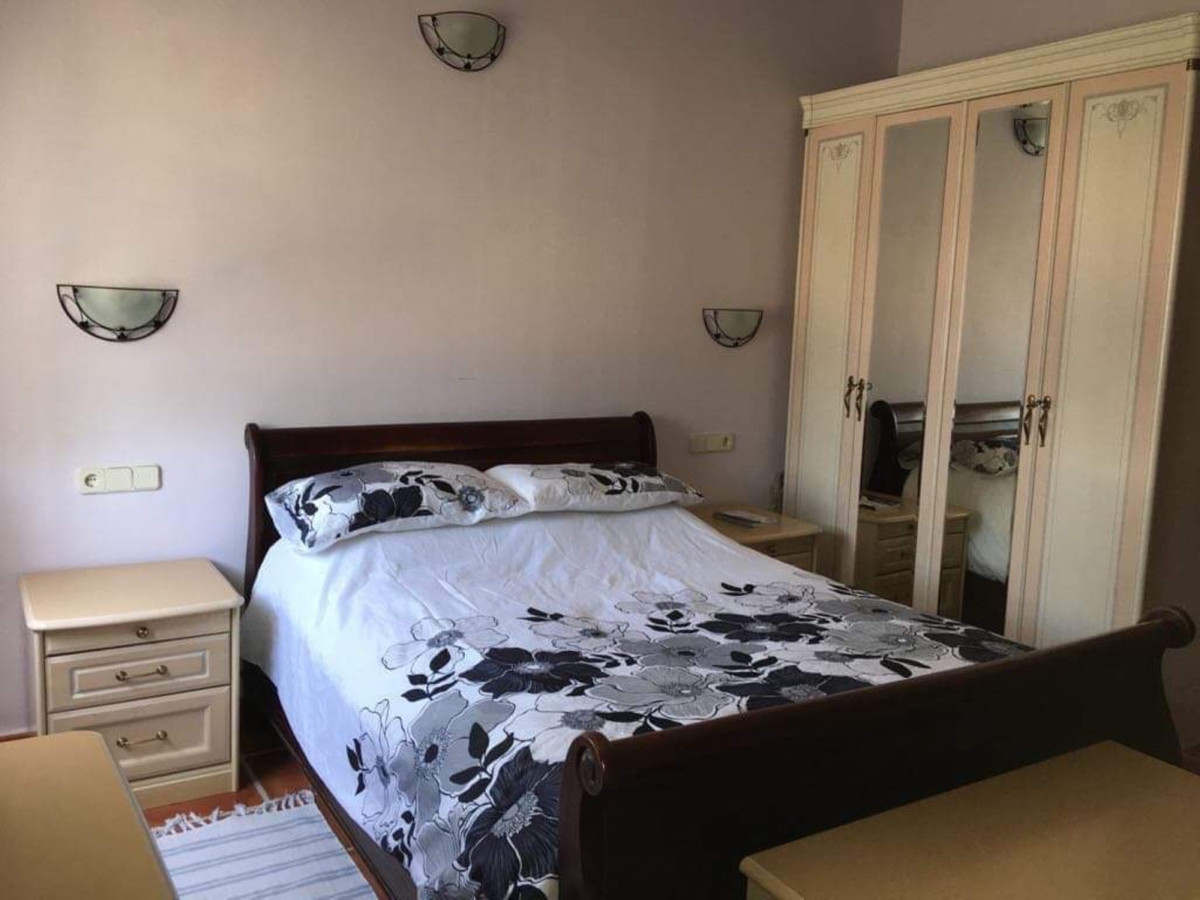 Finca de 4 Dormitorios en venta en El Burgo