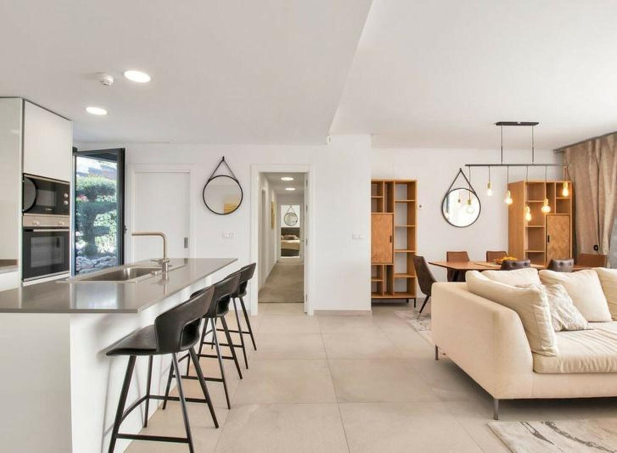 Ático de 3 Dormitorios y 4 Baños en venta en La Quinta, Benahavís