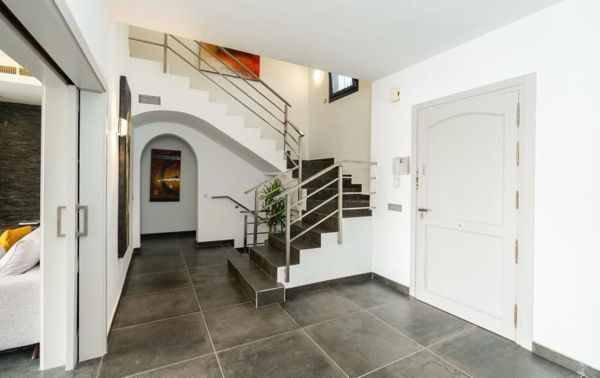 Casa de 6 Dormitorios en venta en Nueva Andalucía, Marbella