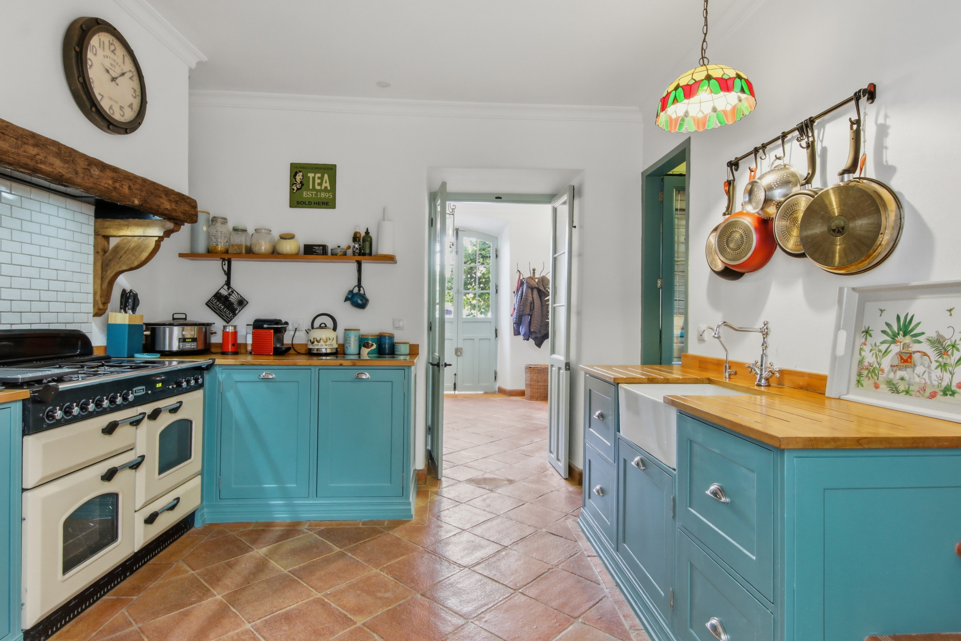 Casa Adosada de 4 Dormitorios en venta en La Alqueria, Estepona
