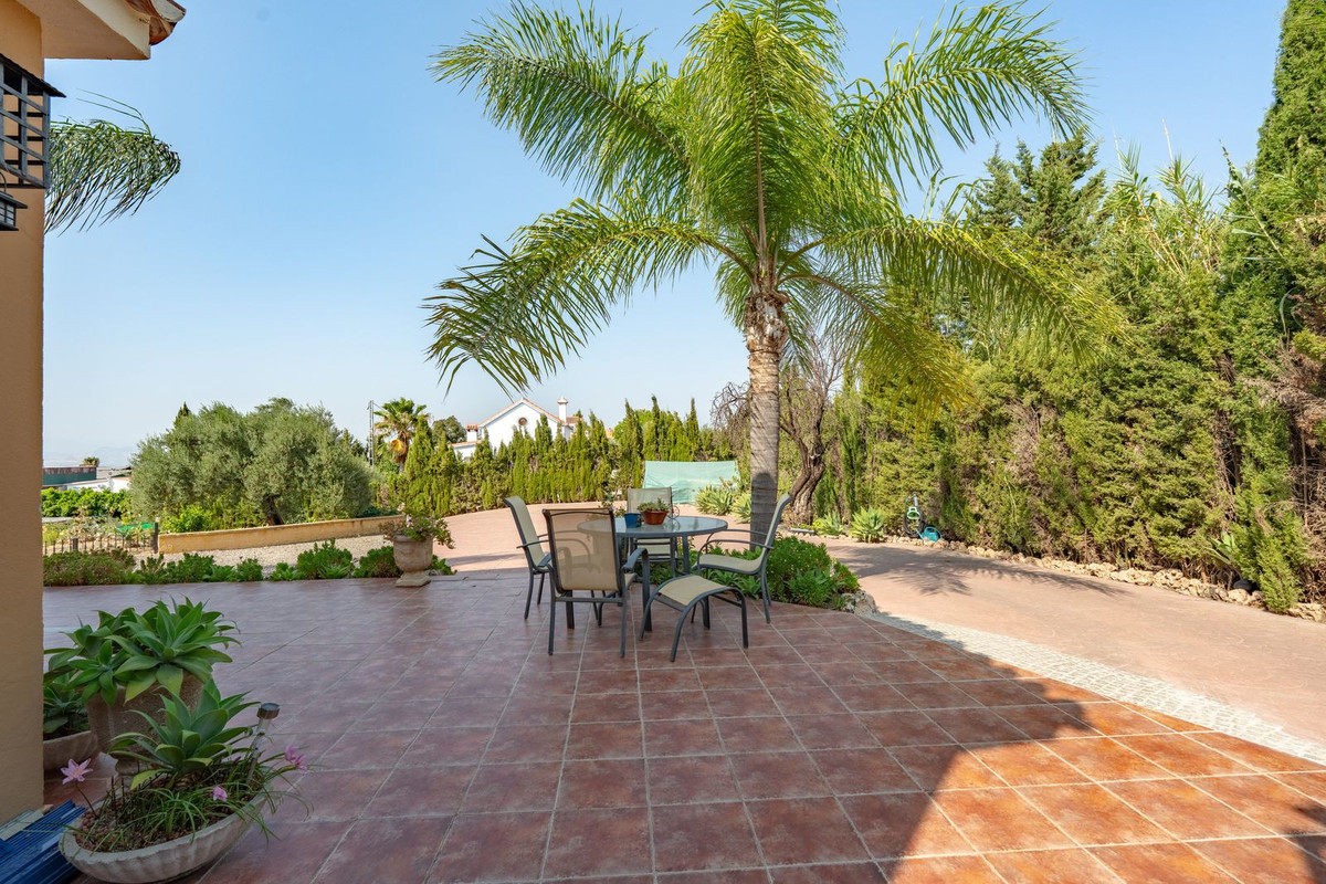 Casa de 3 Dormitorios y 2 Baños en venta en Coin