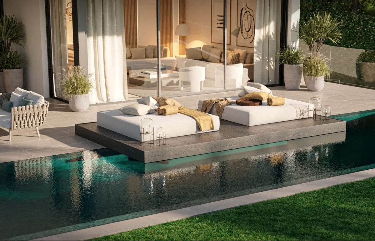 Casa de 5 Dormitorios y 5 Baños en venta en Nueva Milla de Oro, Estepona
