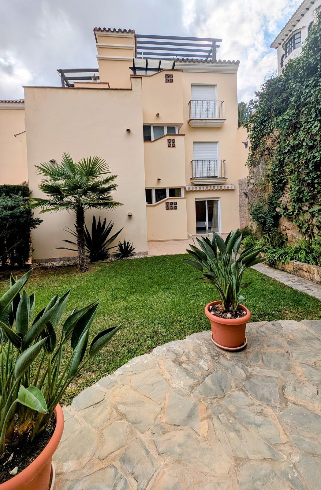Piso de 2 Dormitorios y 2 Baños en venta en Benahavís