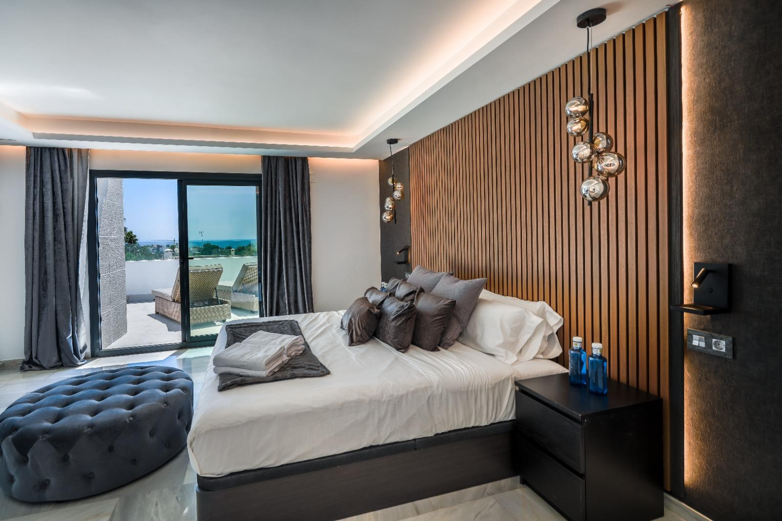 Casa de 8 Dormitorios y 11 Baños en venta en Nueva Andalucía, Marbella