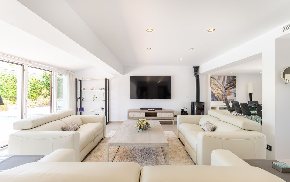 Casa de 8 Dormitorios y 8 Baños en venta en San Pedro de Alcántara