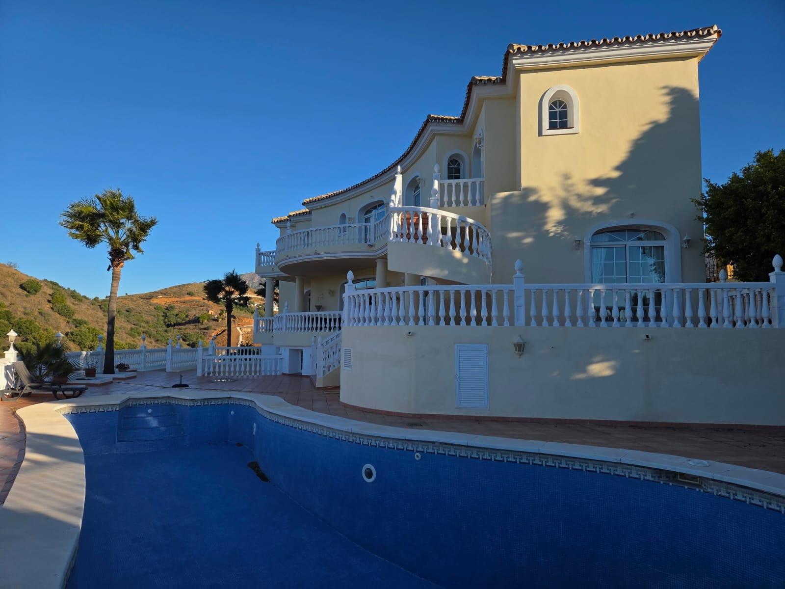 Casa de 5 Dormitorios en venta en Mijas Golf
