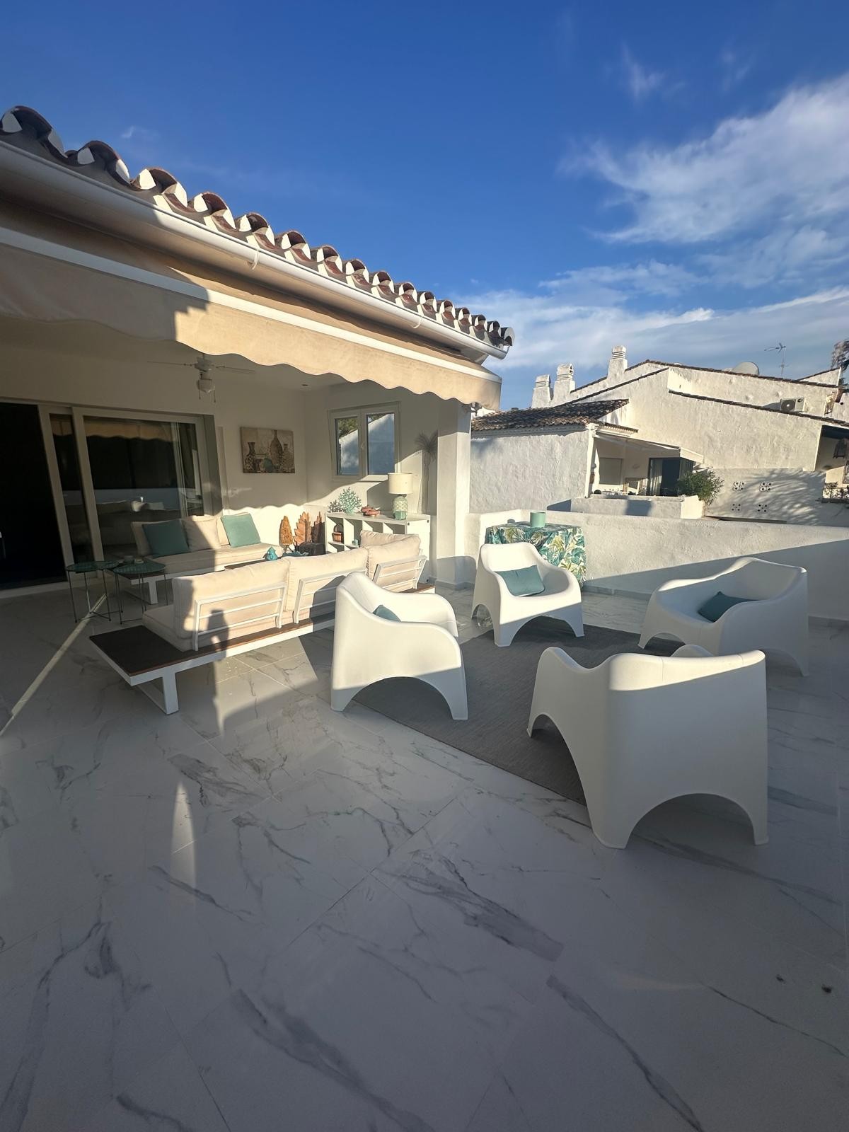 Ático de 2 Dormitorios y 2 Baños en alquiler en Marbella