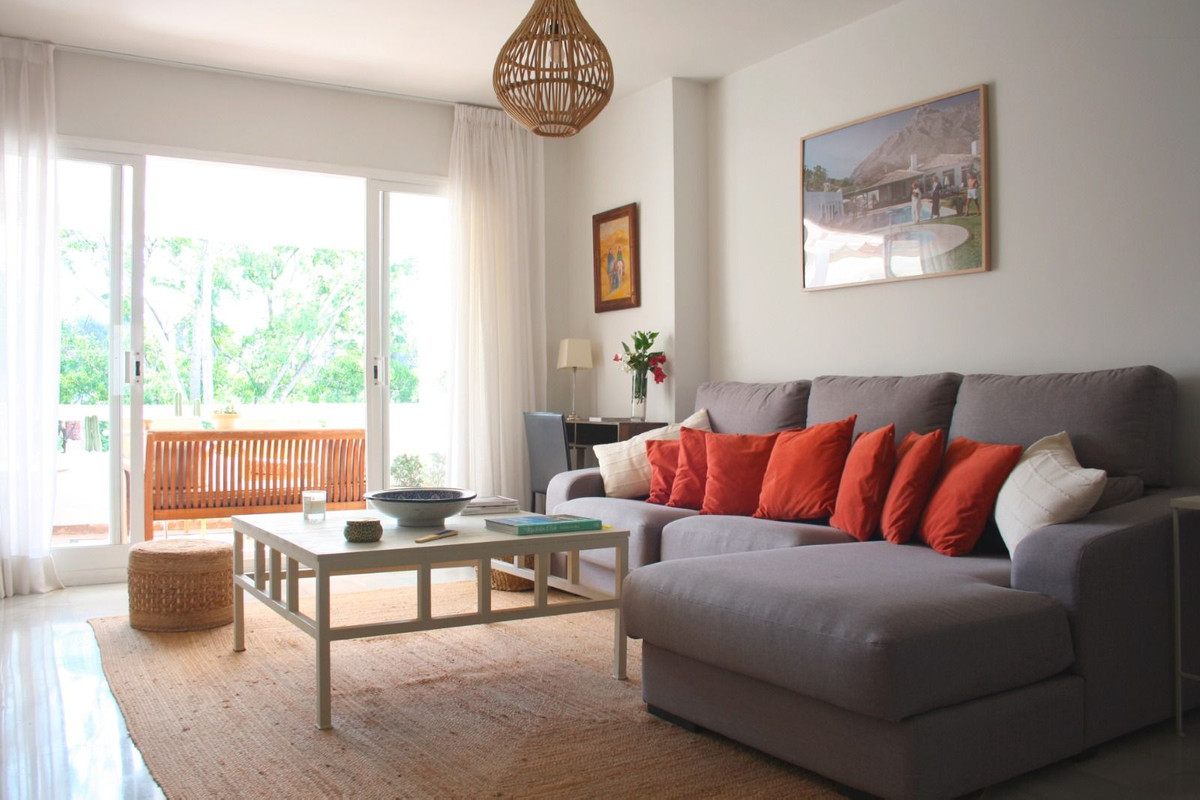 Piso de 2 Dormitorios en venta en Nagüeles, Marbella