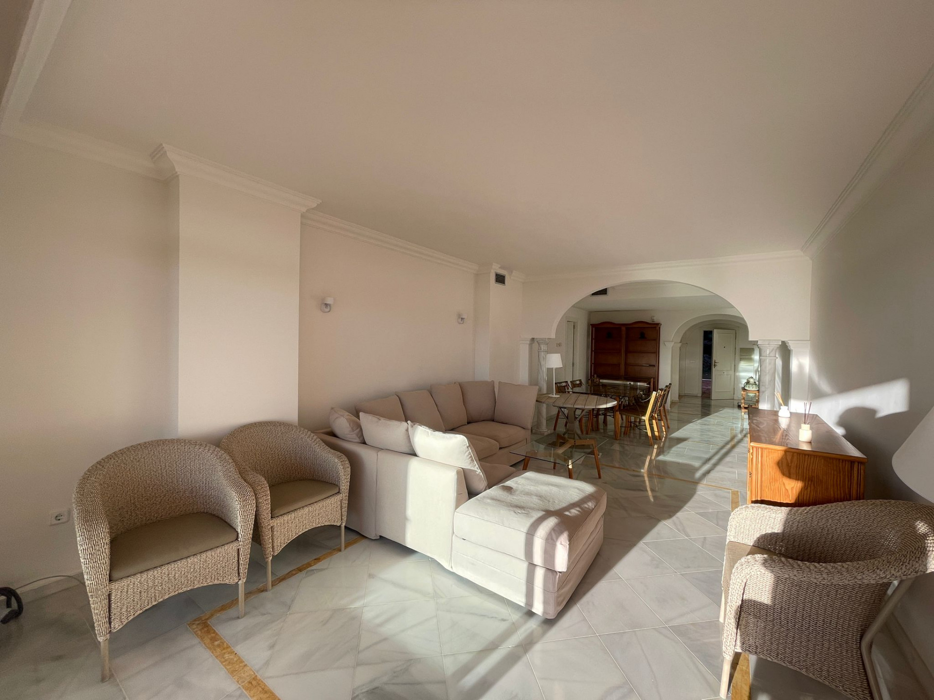 Piso de 2 Dormitorios en venta en Nueva Andalucía, Marbella