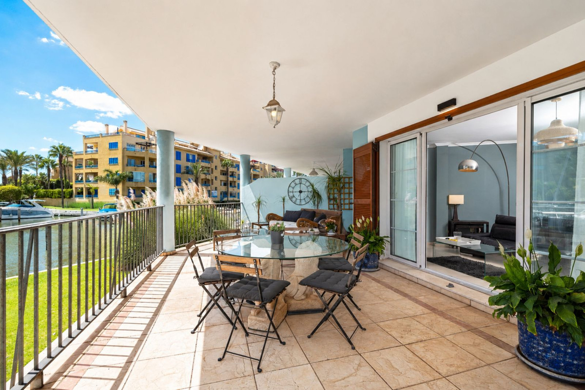Piso de 3 Dormitorios y 3 Baños en venta en El puerto de Sotogrande