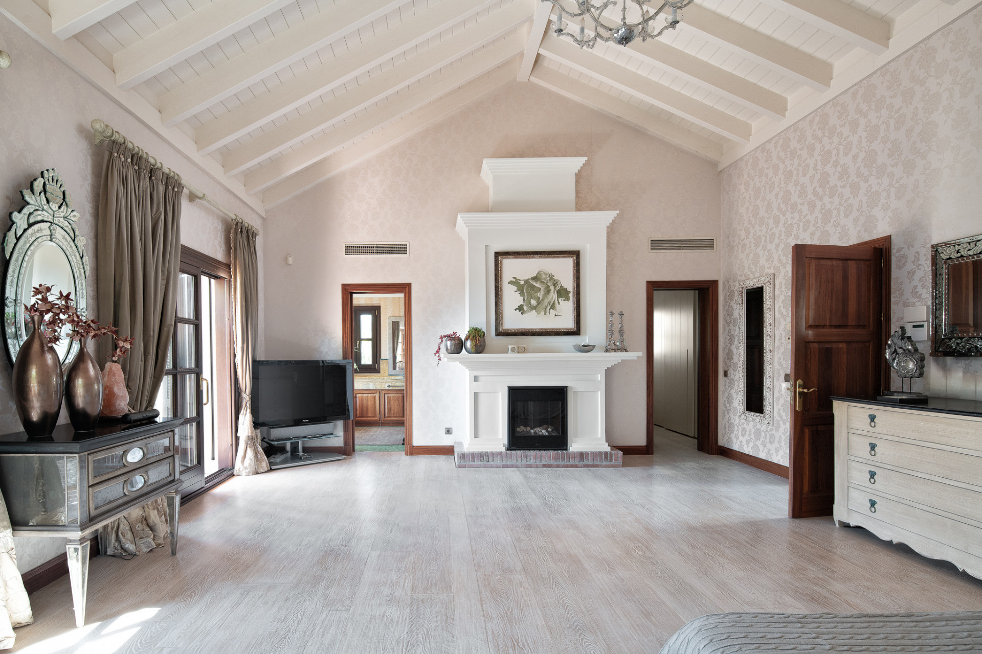 6 Bed - Villa for Sale in Marbella Golden Mile