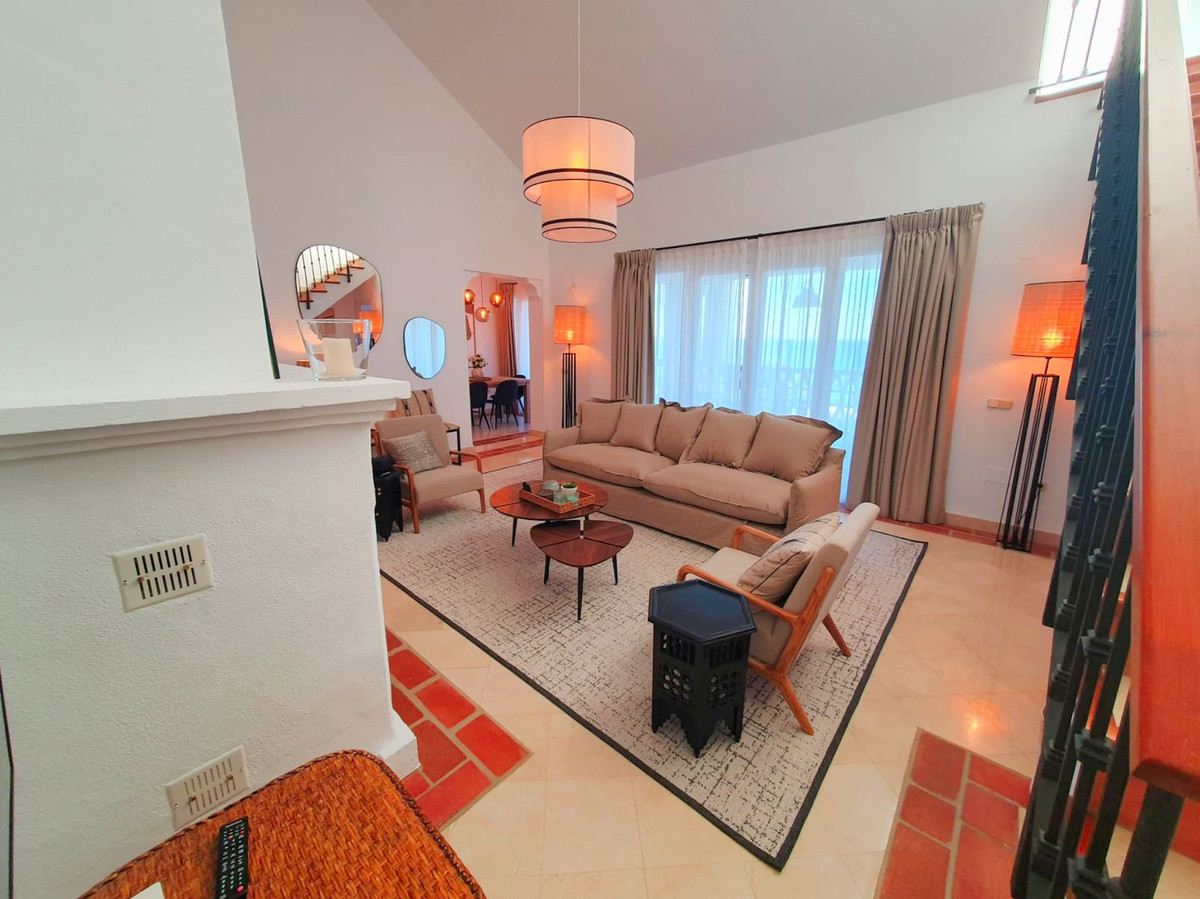 Ático de 3 Dormitorios y 2 Baños en venta en Casares