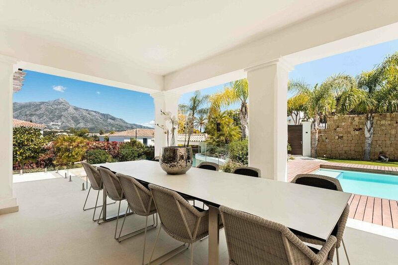 Casa de 4 Dormitorios y 6 Baños en venta en Nueva Andalucía, Marbella