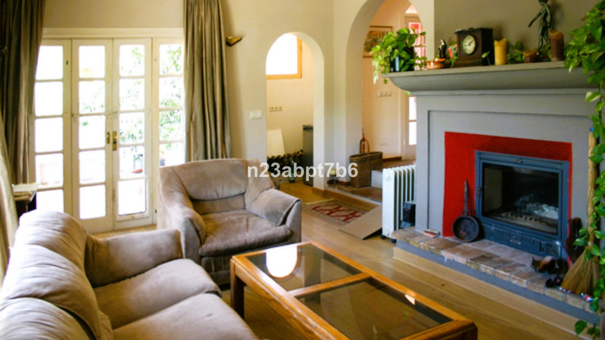 2 Slaapk., 2 Badk. - Villa te koop in Los Almendros, Benahavis