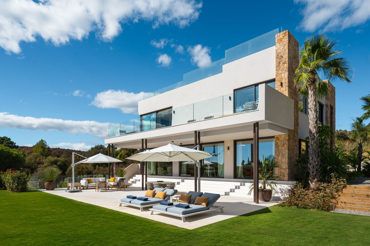 Casa de 5 Dormitorios en venta en Milla de Oro, Marbella