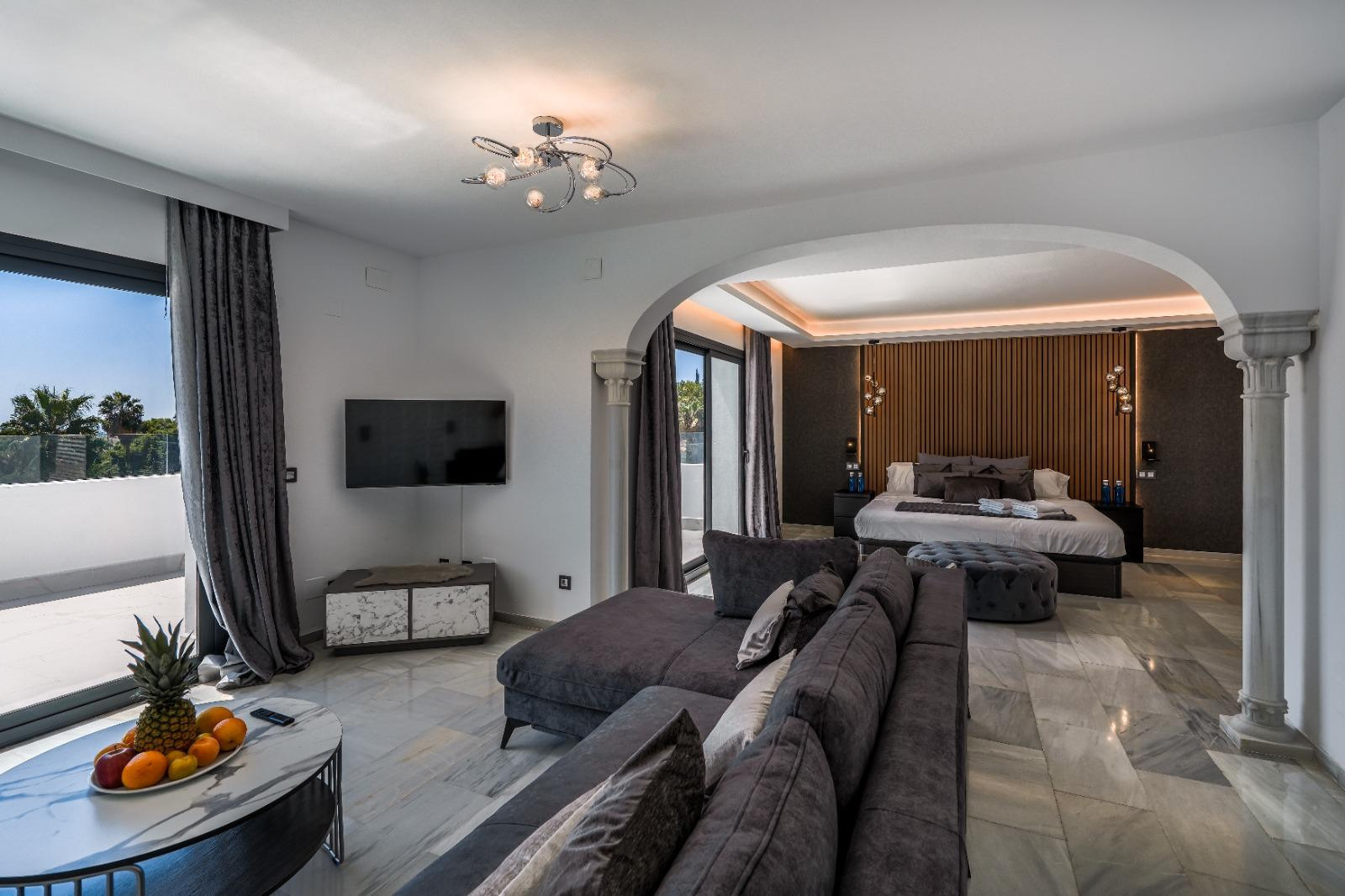 Casa de 8 Dormitorios y 11 Baños en venta en Nueva Andalucía, Marbella