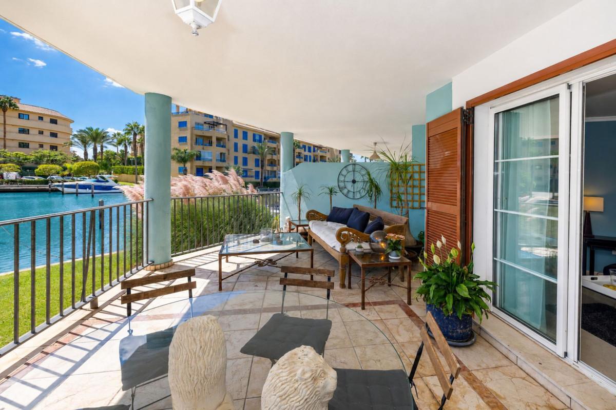 Piso de 3 Dormitorios y 3 Baños en venta en El puerto de Sotogrande