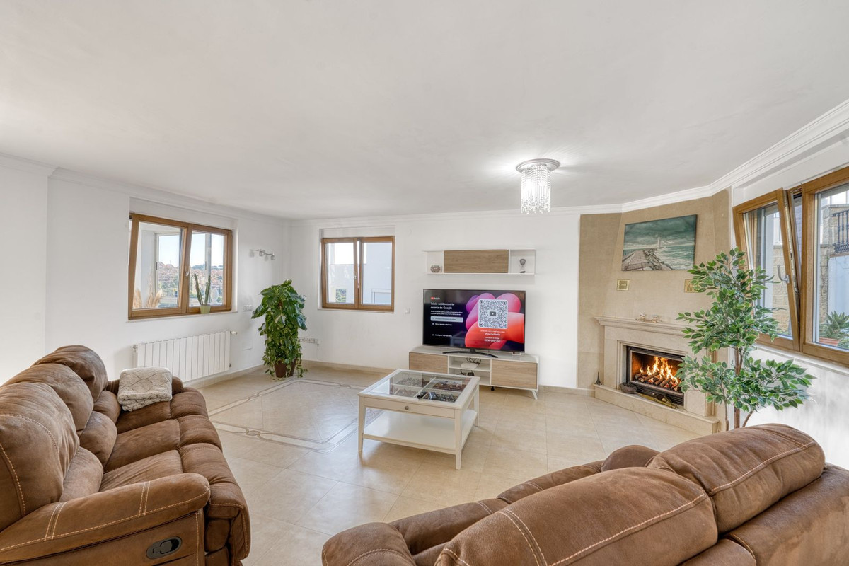 Casa de 8 Dormitorios en venta en Elviria, Marbella