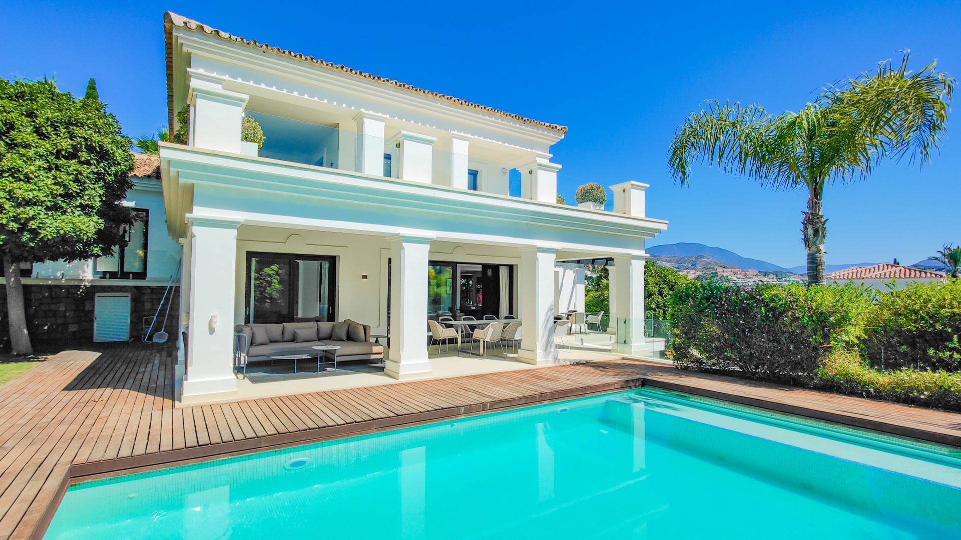 Casa de 4 Dormitorios y 6 Baños en venta en Nueva Andalucía, Marbella