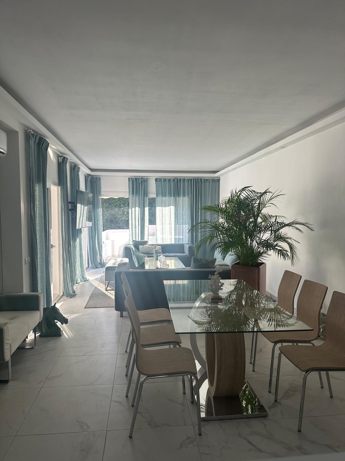 Ático de 2 Dormitorios y 2 Baños en alquiler en Marbella