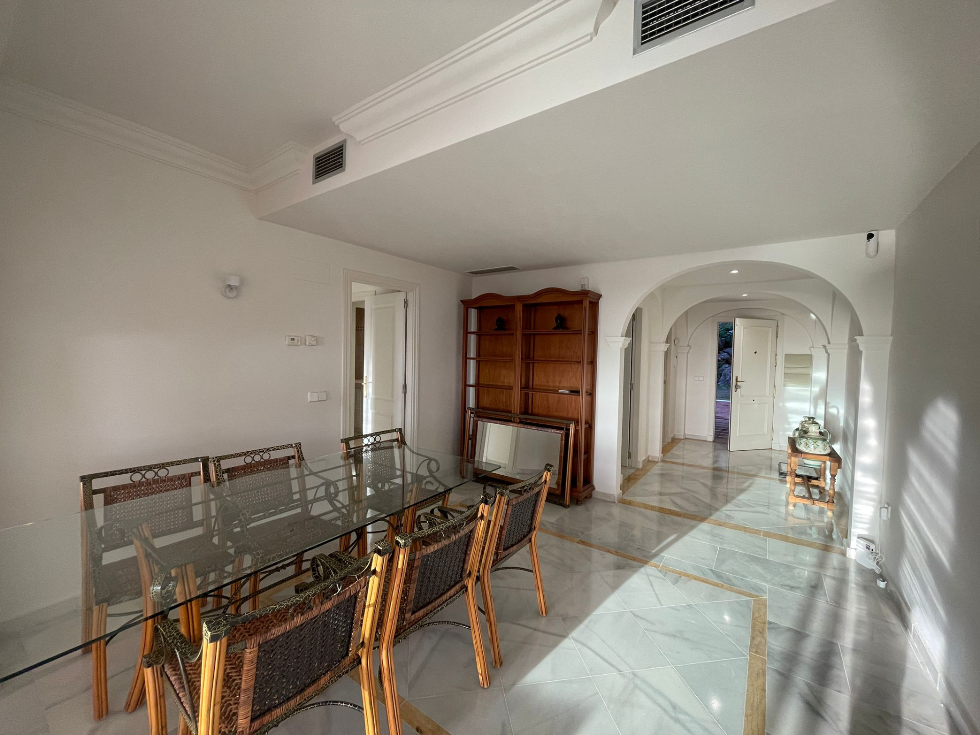 Piso de 2 Dormitorios en venta en Nueva Andalucía, Marbella