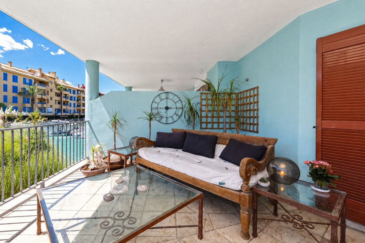 Piso de 3 Dormitorios y 3 Baños en venta en El puerto de Sotogrande