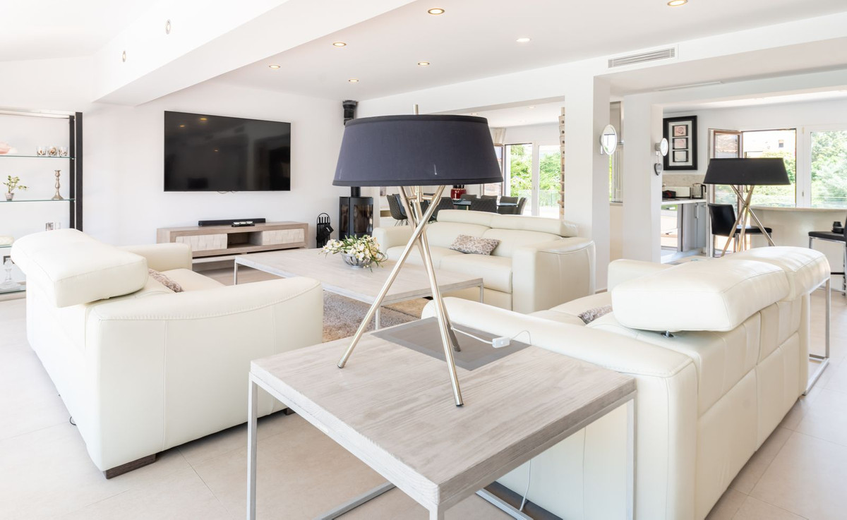 Casa de 8 Dormitorios y 8 Baños en venta en San Pedro de Alcántara