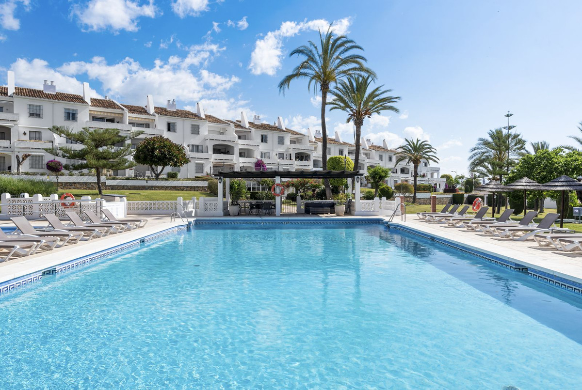 Piso de 3 Dormitorios en venta en Nueva Andalucía, Marbella