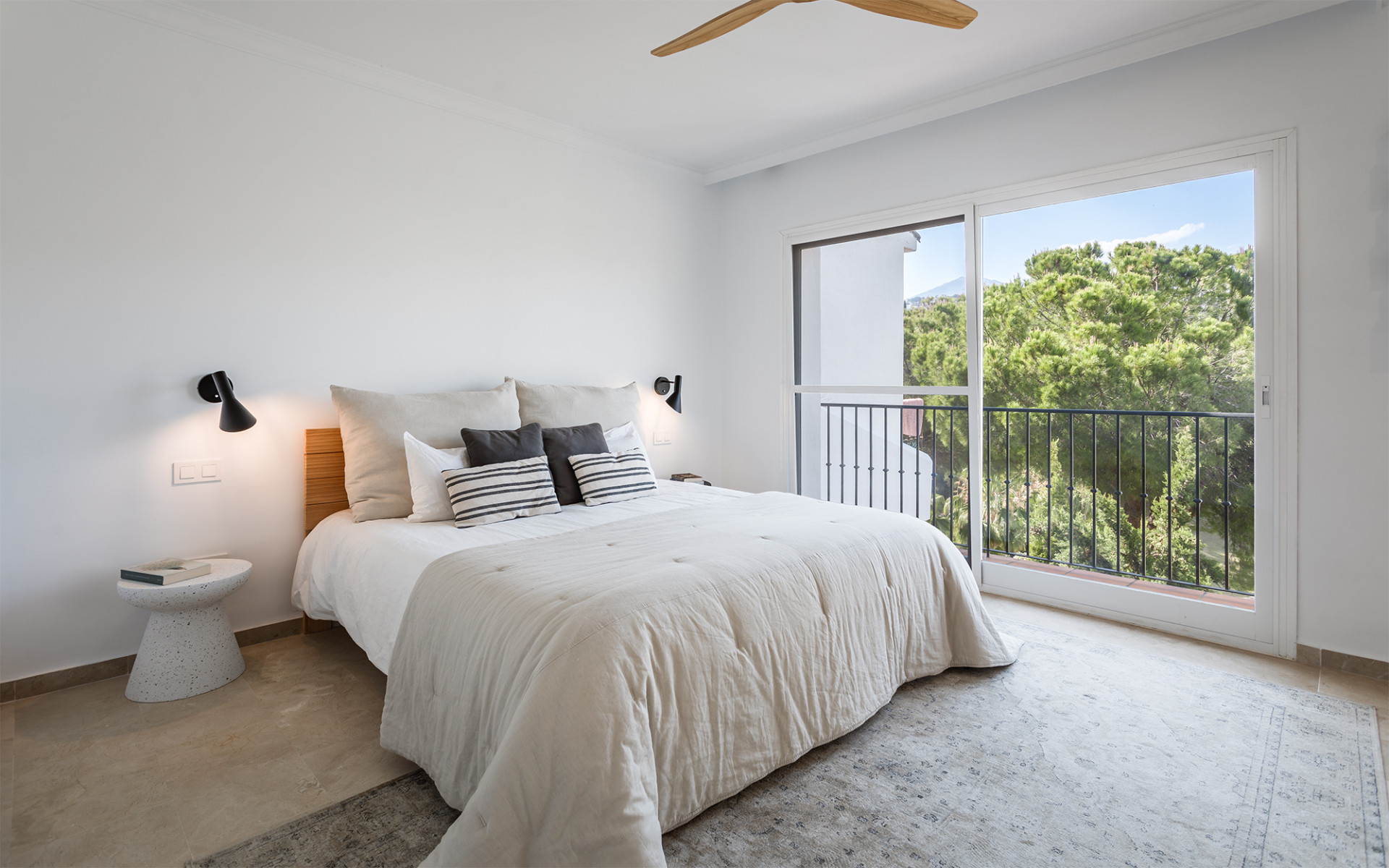 Casa Adosada de 4 Dormitorios y 4 Baños en venta en La Quinta, Benahavís
