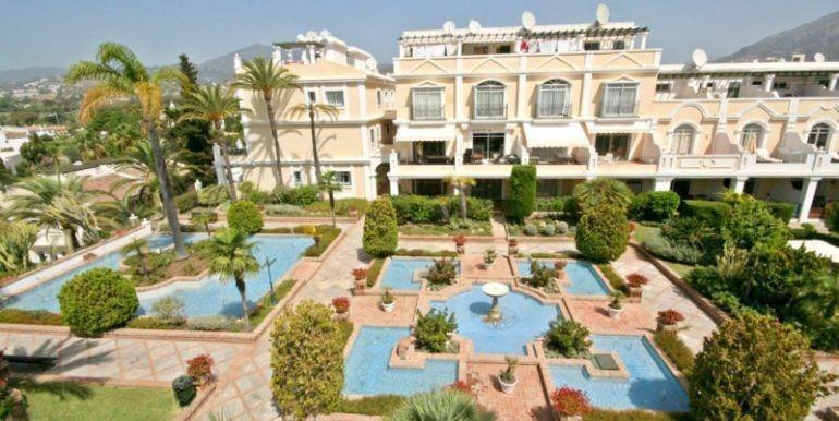 Casa Adosada de 3 Dormitorios en venta en Nueva Andalucía, Marbella
