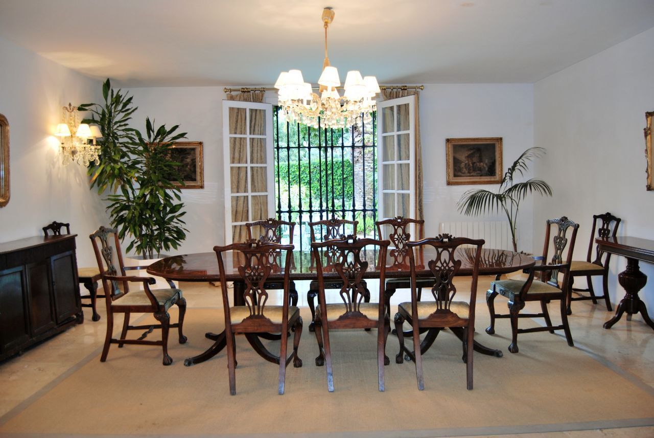 Casa de 8 Dormitorios en venta en Milla de Oro, Marbella
