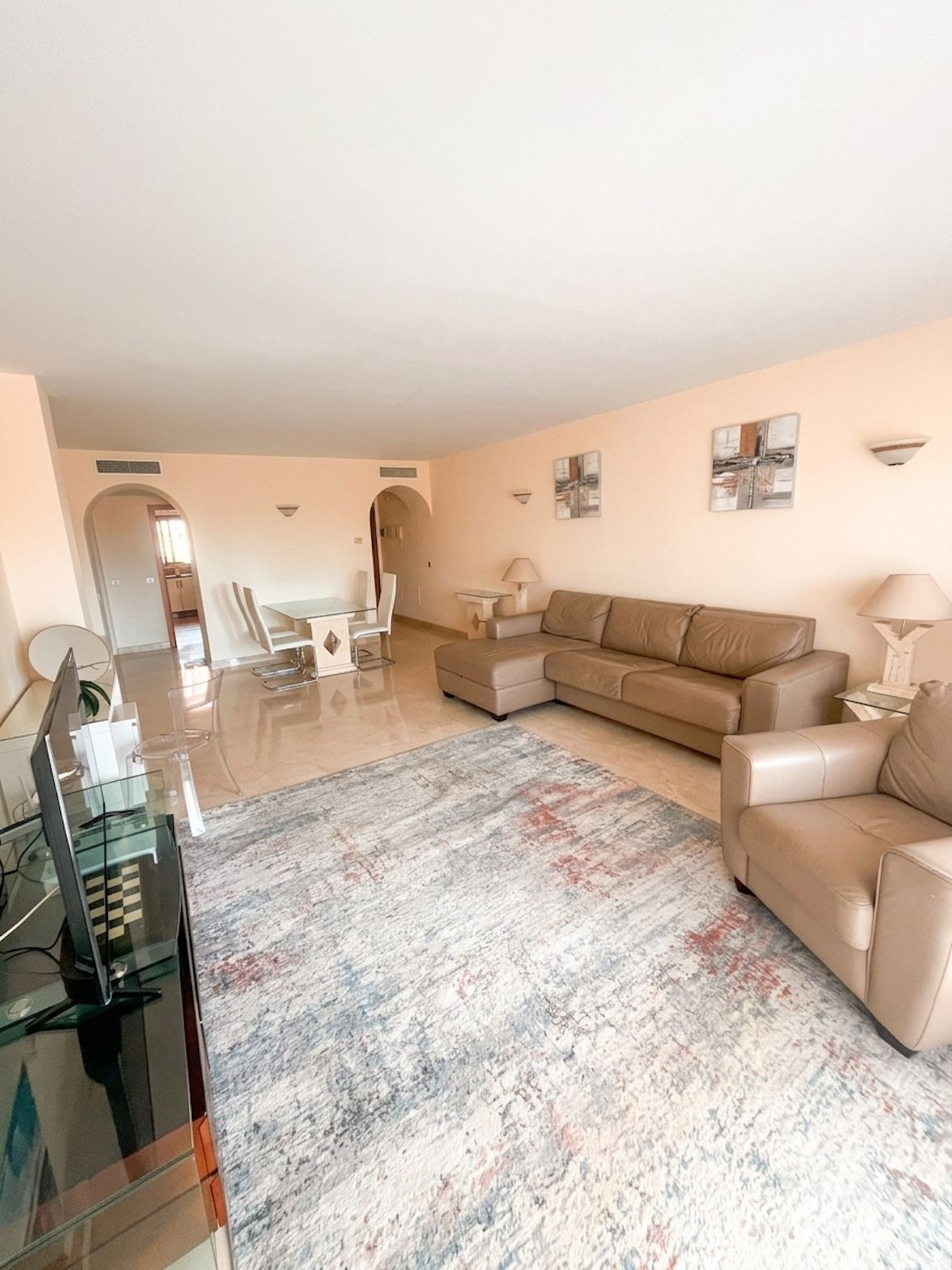 Piso de 2 Dormitorios y 2 Baños en venta en Benahavís