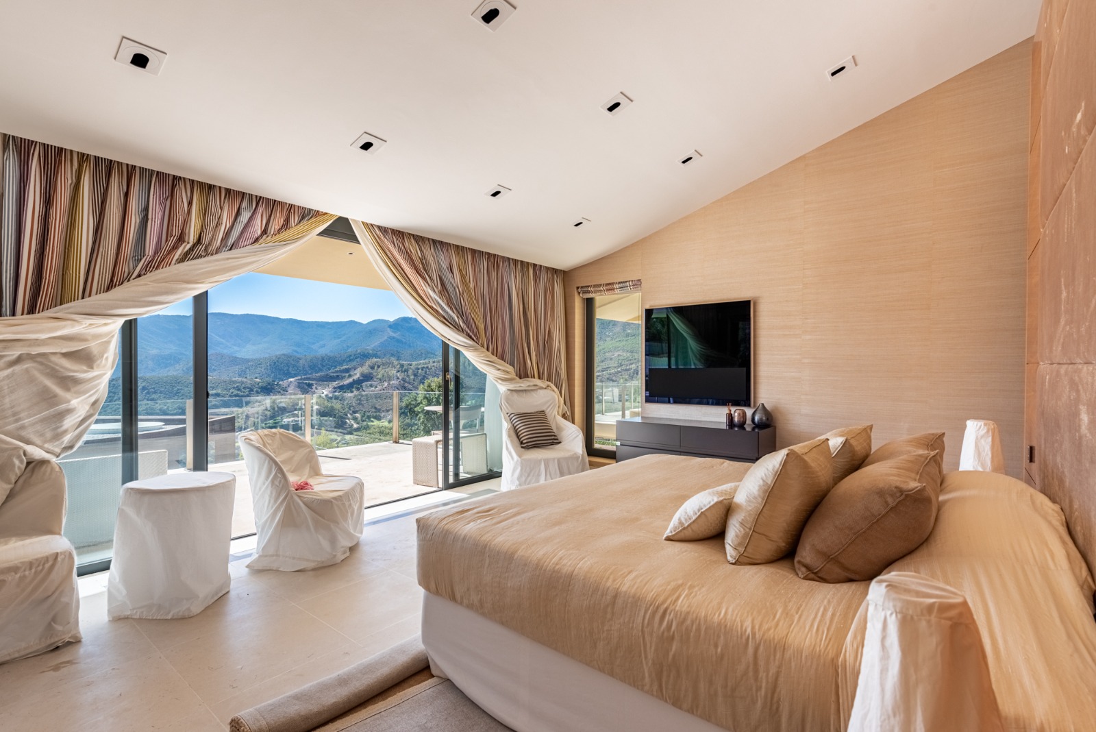 Casa de 6 Dormitorios y 6 Baños en venta en La Zagaleta, Benahavís
